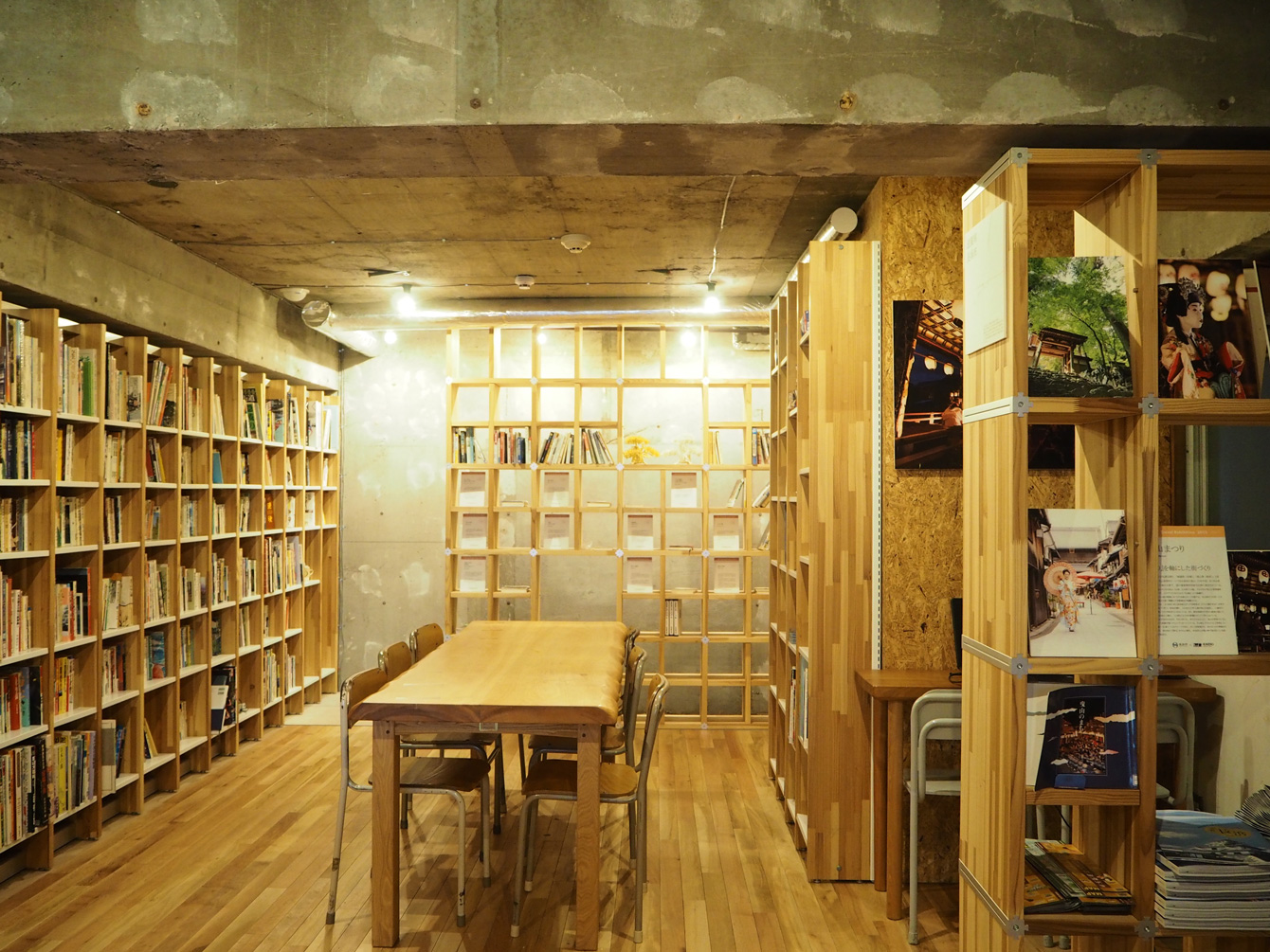 KAIDO BOOKS & COFFEEの店内。